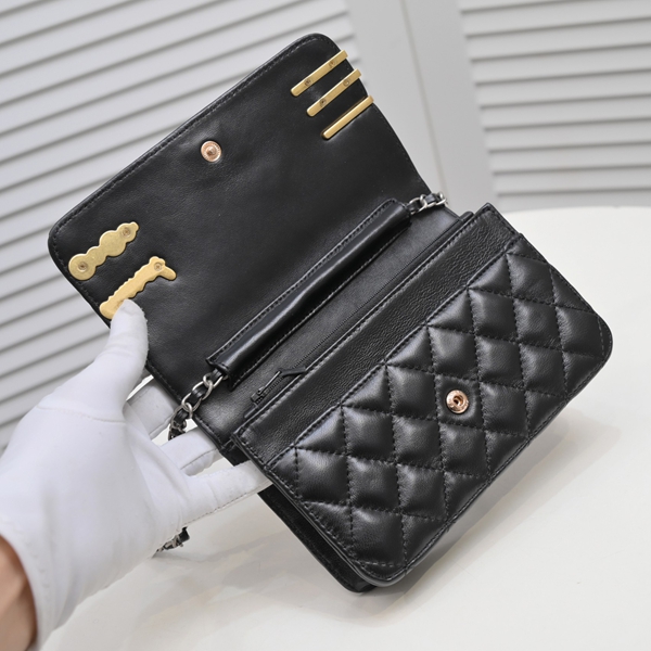 シャネルバッグ着用イメージ